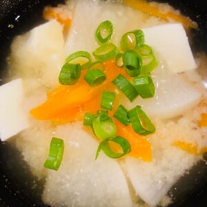 人参・お豆腐・大根の味噌汁